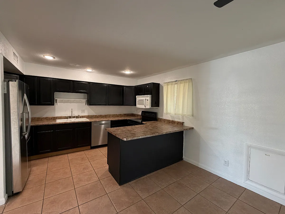 Move-In Ready 3BR Home! — Photo 4