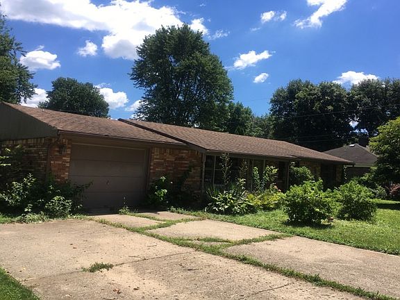 3rd image of 1308 Evelyn Ln