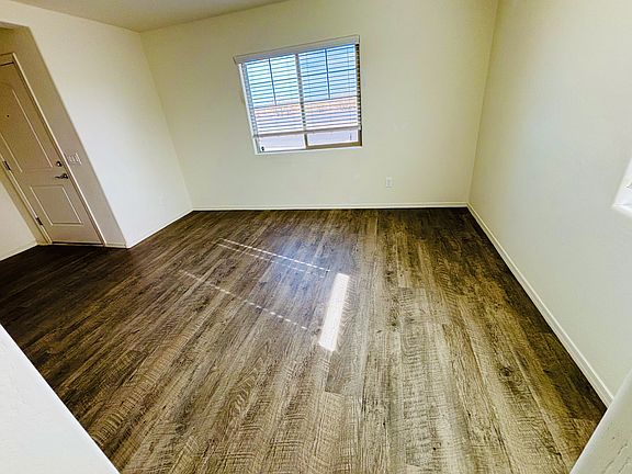 3rd image of 2569 N McDonald Ln
