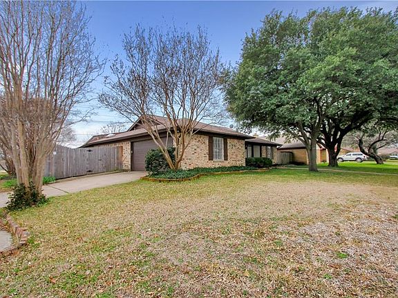 3rd image of 5701 Crestwood Cir W