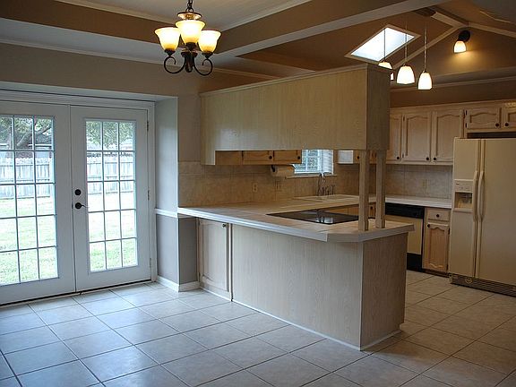 4th image of 18297 Autumn View Dr