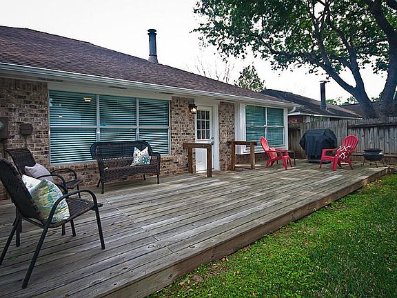 5th image of 1915 Maple Dale Ln