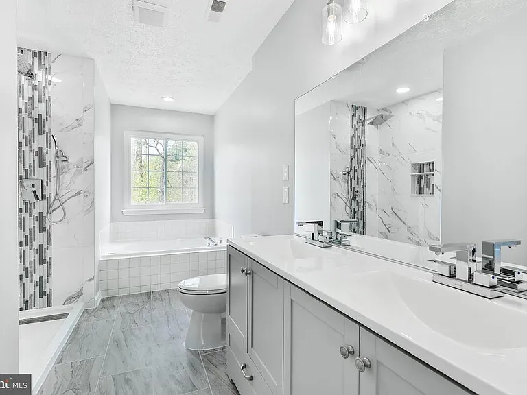 7802 Shallowbrook Ct — Photo 23