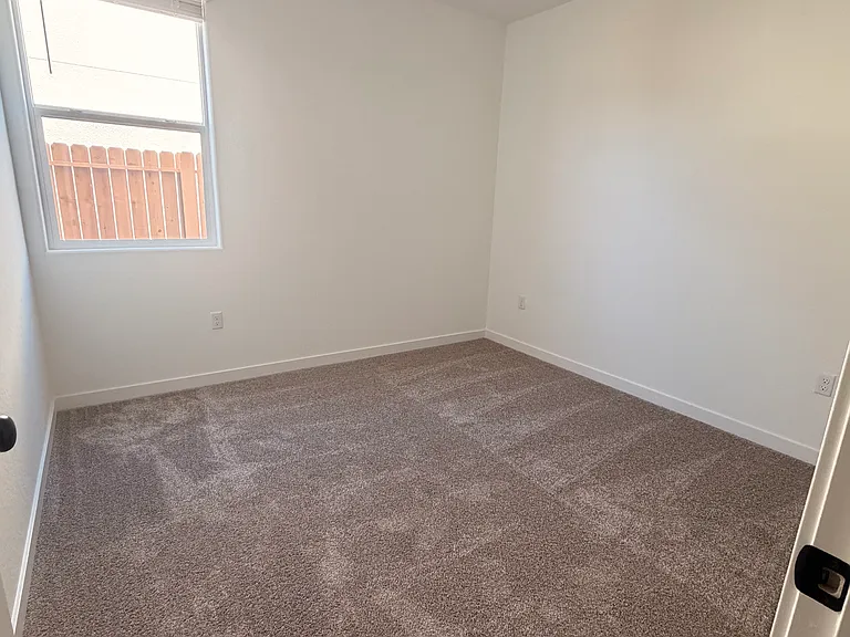 620 Riley Ave — Photo 10