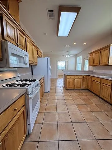 3245 Iowa Ave — Photo 6