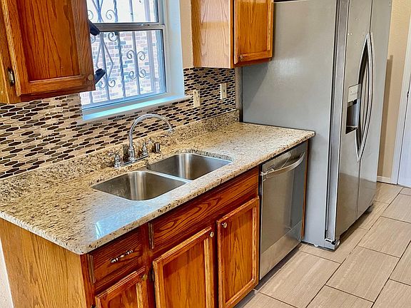 Granite Kitchen with Stainless Steel Appliances