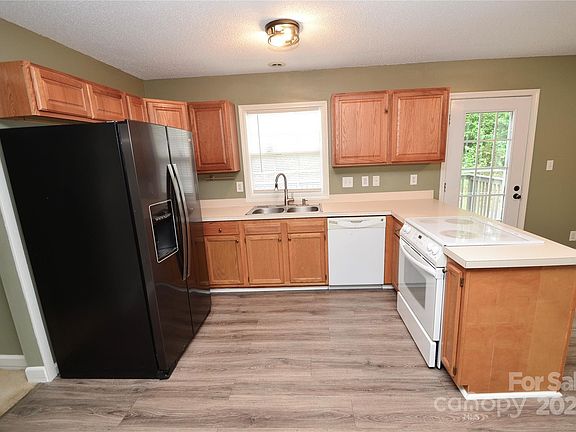 3rd image of 2405 Bayleigh Dr