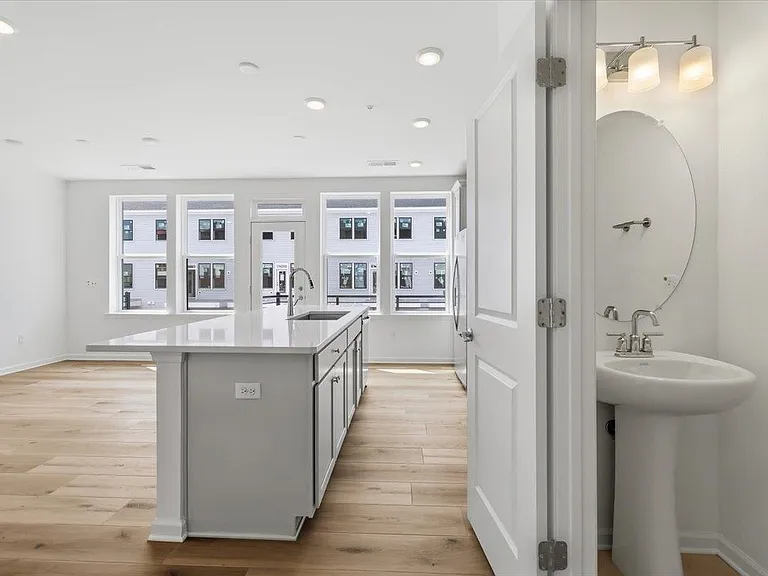 200 Balsam St #208 — Photo 8