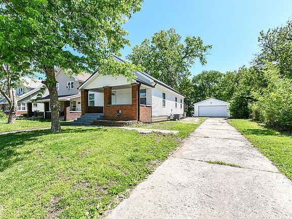 2nd image of 1031 Blaine Ave