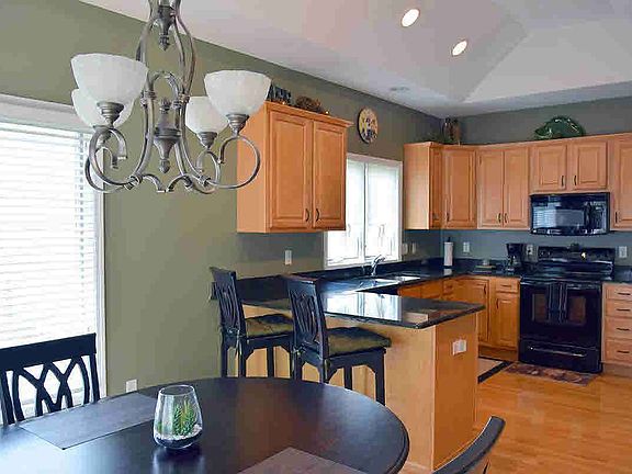 5th image of 9038 Castlebury Dr
