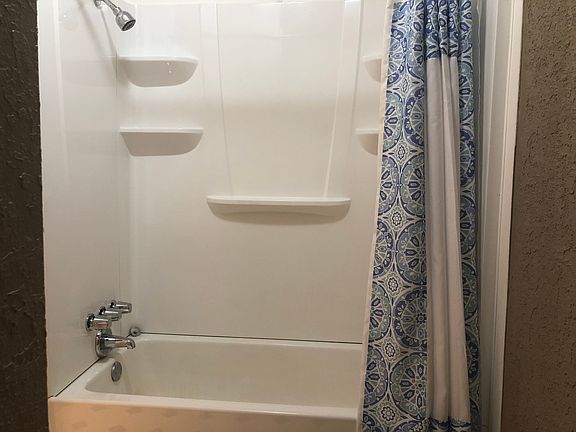 5th image of 107 E Willowick Ave APT 10