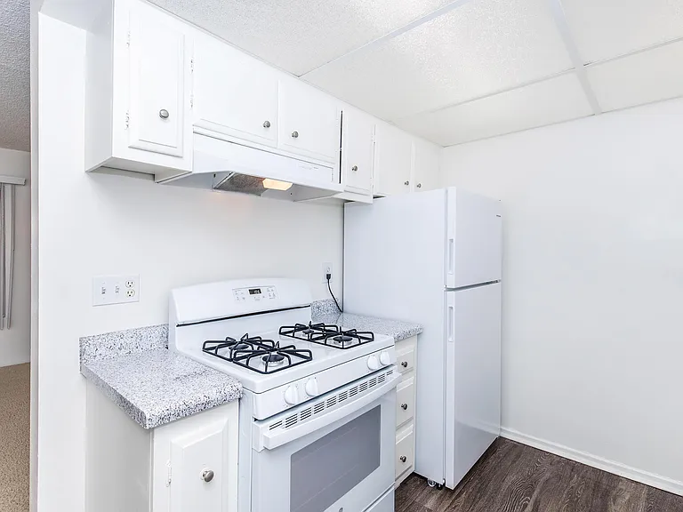 Buena La Vista Apartment Homes — Photo 36