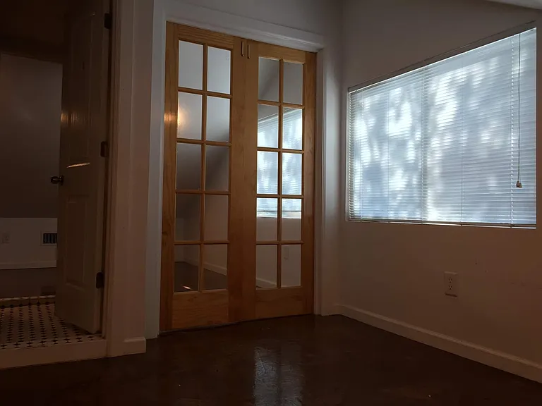 1028 W Hickory St — Photo 13