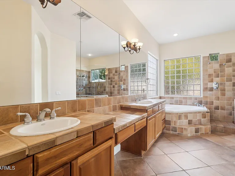 8451 E High Point Dr — Photo 17