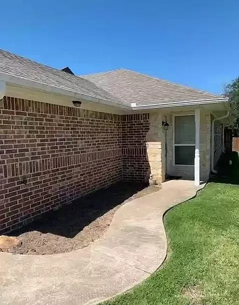 146 Rosemont Dr — Photo 2
