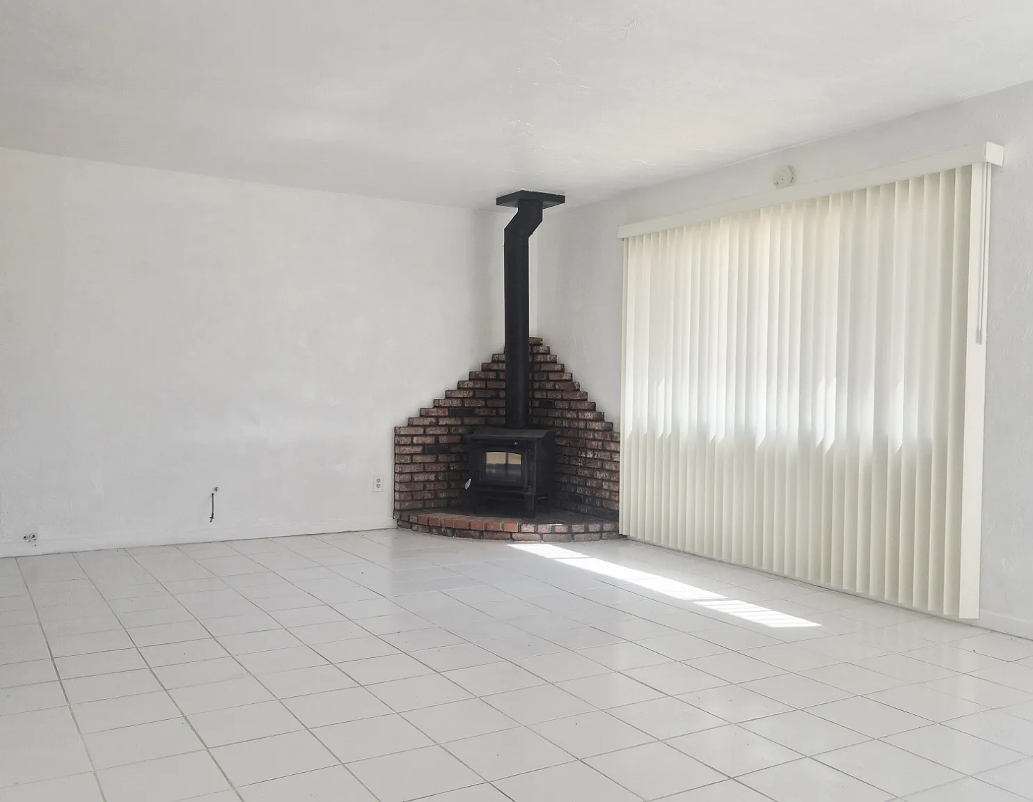 3 bed, 1200 sqft, $2,600 — Photo 2