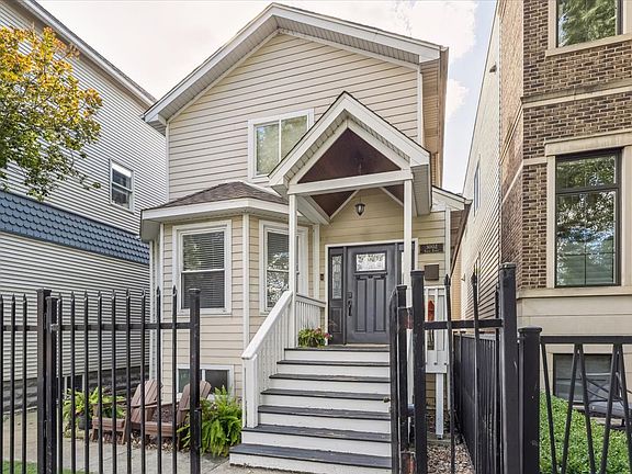 2nd image of 3002 N Hoyne Ave