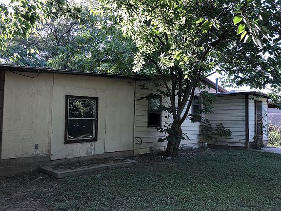 4th image of 220 Quinta St