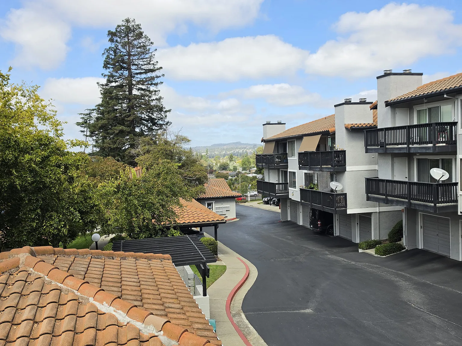 2 bed, 1100 sqft, $2,600 — Photo 1