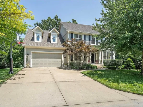 5819 Trailridge Dr, Parkville, MO 64152