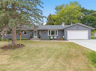 10478 Banyan Dr, Machesney Park, IL 61115