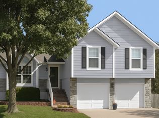 1321 SE Princeton Pl, Lees Summit, MO 64081