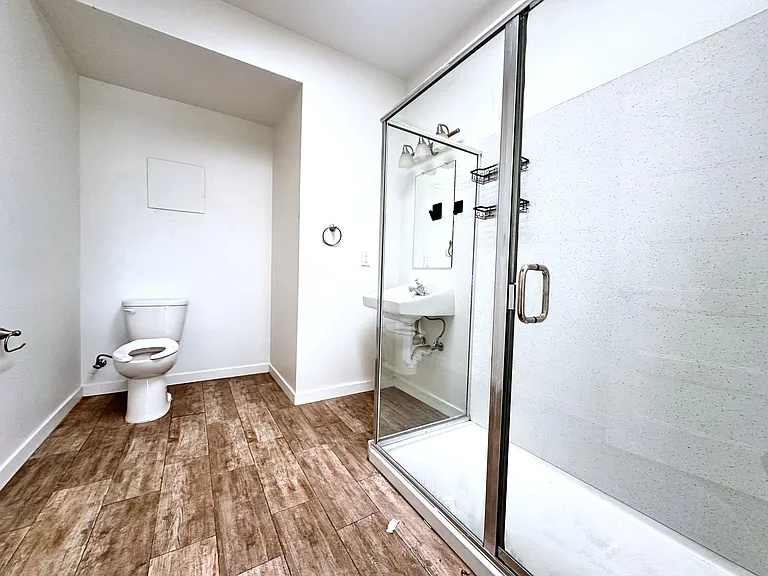646 Hegenberger Rd #C — Photo 12