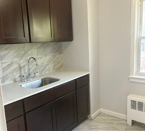 4th image of 5 Beaumont Pl #23