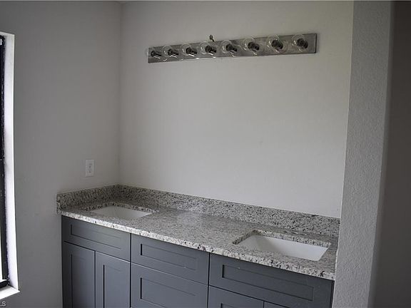 5th image of 1717 Louis Ave
