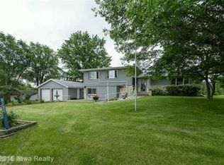 8132 Ivy St, Dexter, IA 50070
