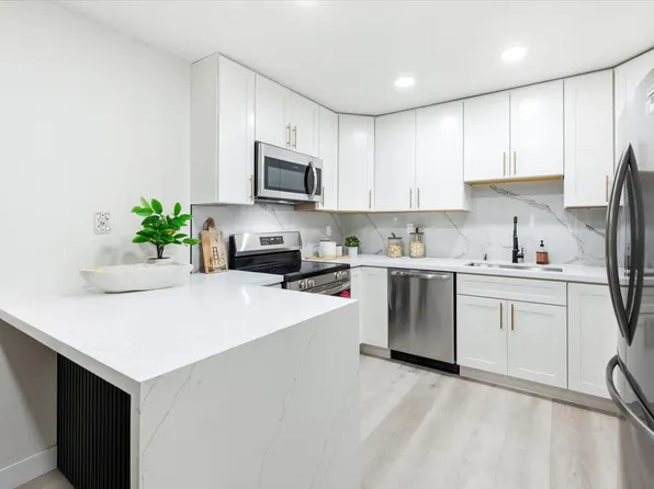 2700 Oak Rd #11, Walnut Creek, CA 94596