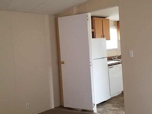 5th image of 2 Willow Dr #81
