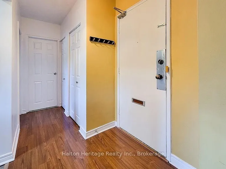 81 Charlton Ave E #905 — Photo 3