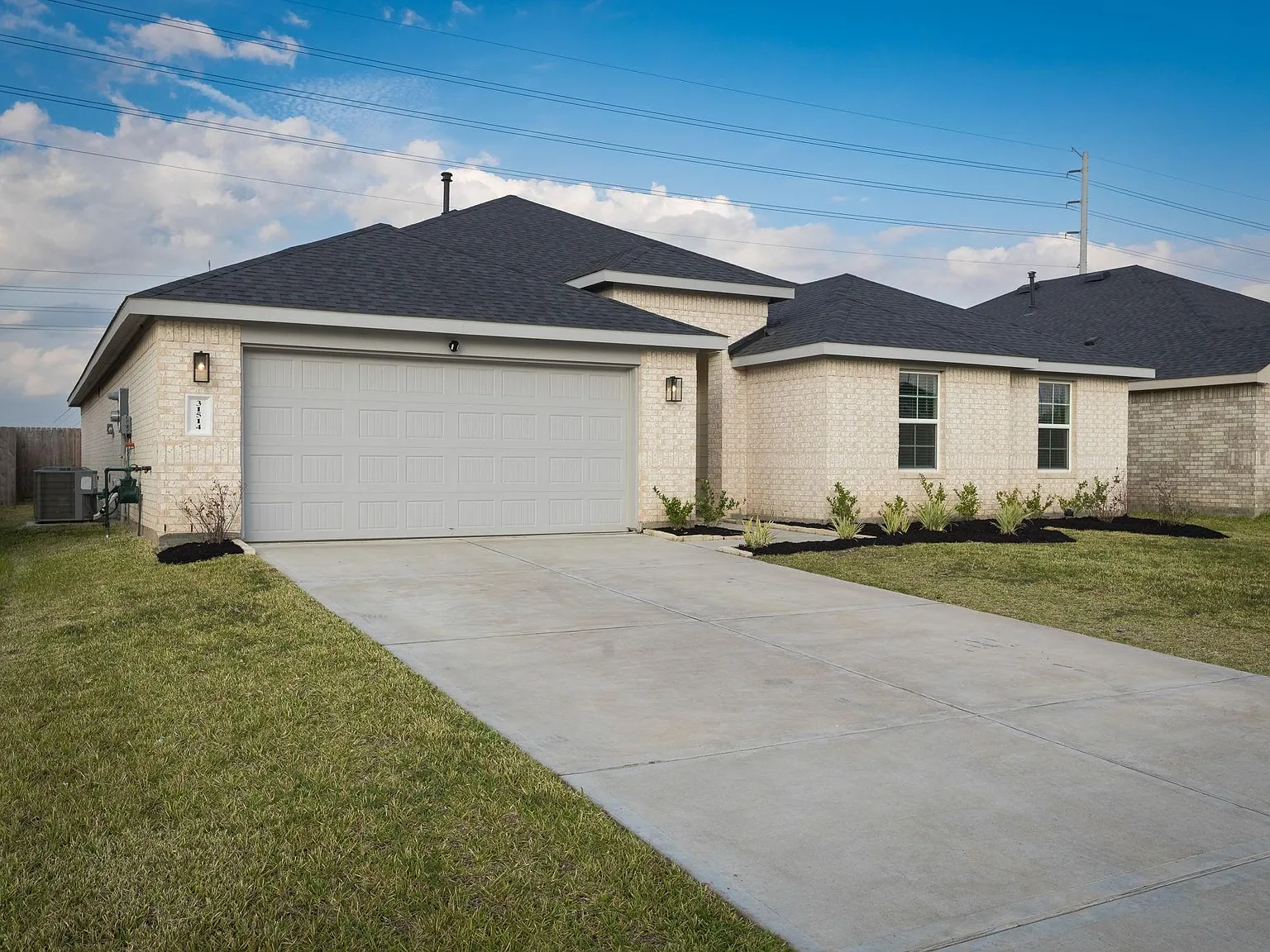 5 bed, 3.0 bath, 2670 sqft, $3,200 — Photo 2