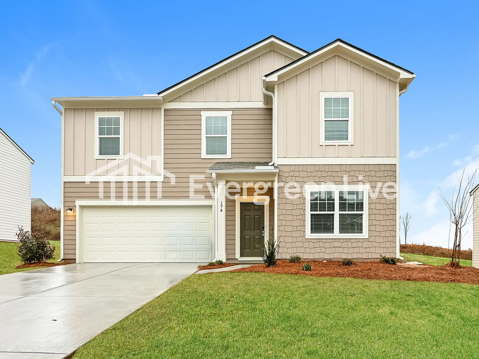 4 bed, 2.0 bath, 2401 sqft, $2,120 — Photo 2