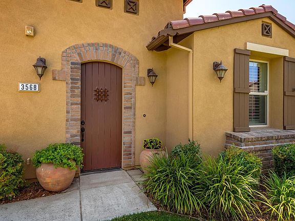 3rd image of 3568 Leonardo Way