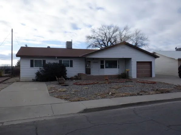 1307 E 27th St, Farmington, NM 87401
