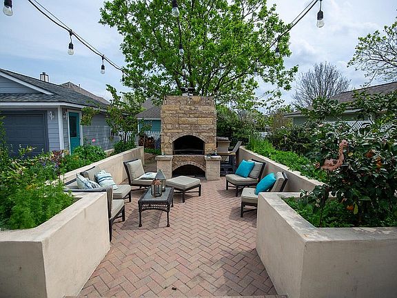 patio with pizza oven