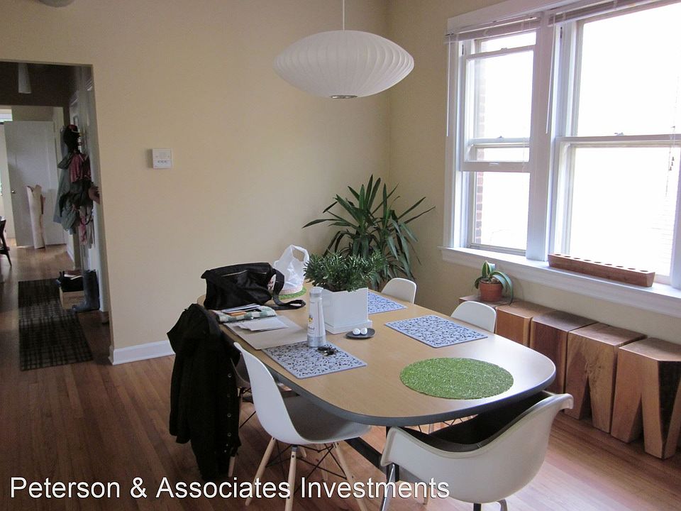 1st image of 1827 W Evergreen Ave #11906724