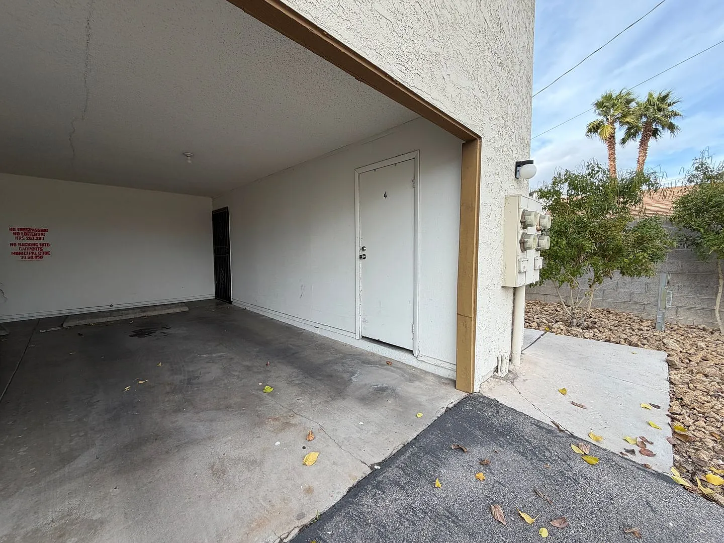 Beautiful home look, 4-plex, across from UNLV — Photo 2