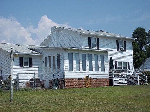 2nd image of 212 Edgewater Dr