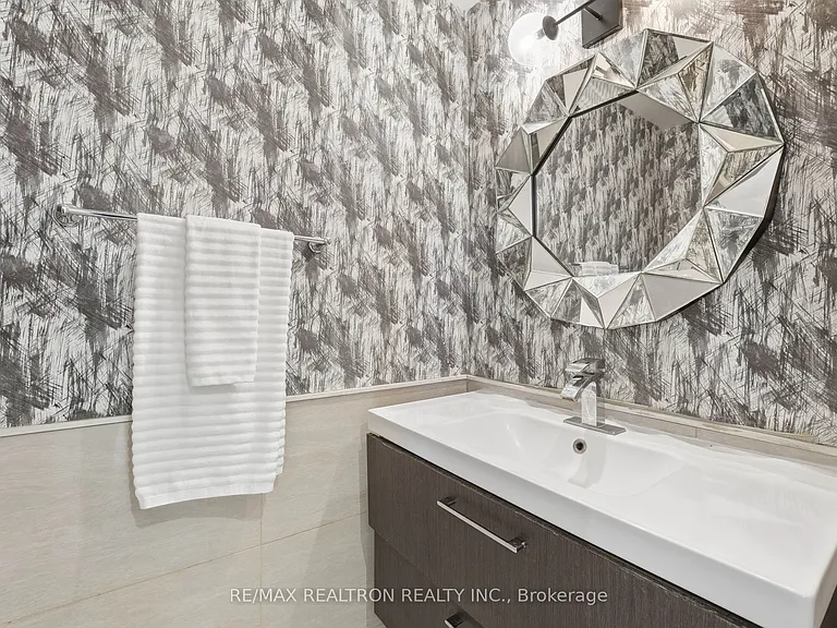 117 Cardinal Cres #UPPER — Photo 19
