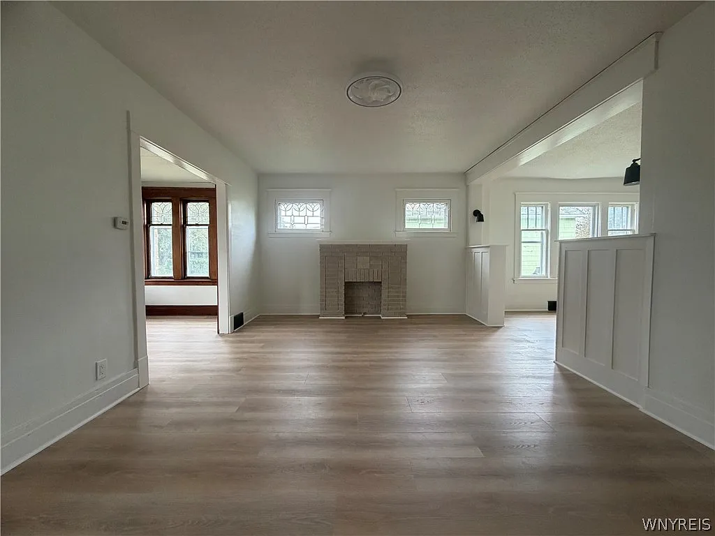 6 bed, 2.0 bath, 2720 sqft, $1,695 — Photo 3