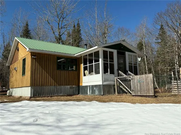 140 Pine Tree Ln, Brunswick, NB E4C 0E7