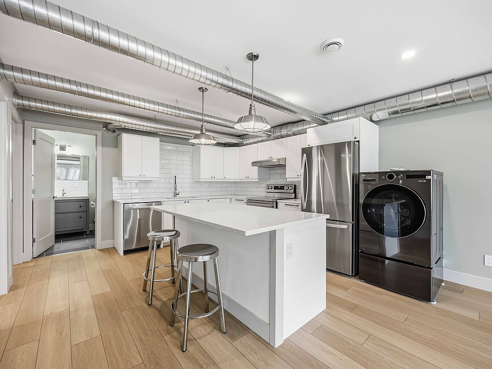 1st image of 270 Christina St N #2
