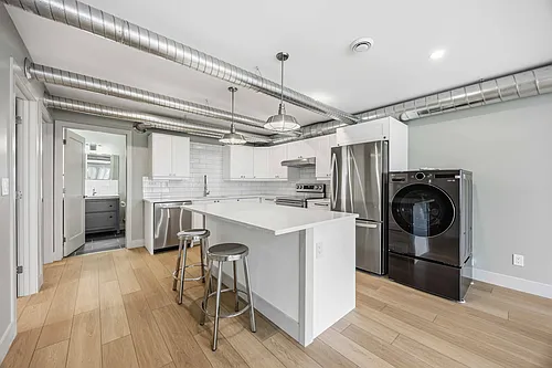 270 Christina St N #2 Photo 1