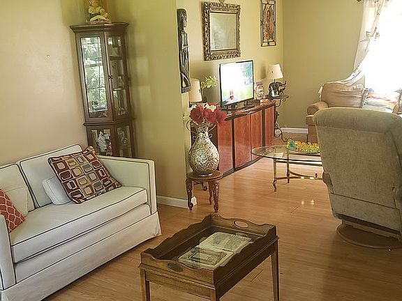 2nd image of 278 Sellersville Dr