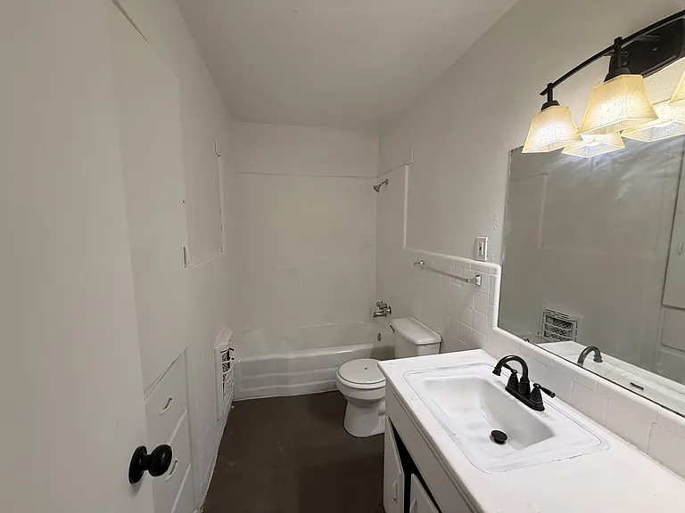 713 47th St #B — Photo 7