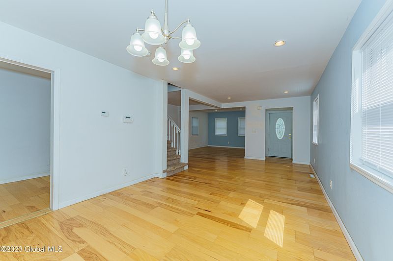 4th image of 1073 Palmer Avenue