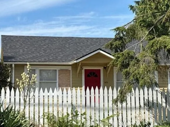 1424 S 272nd St, Des Moines, WA 98198